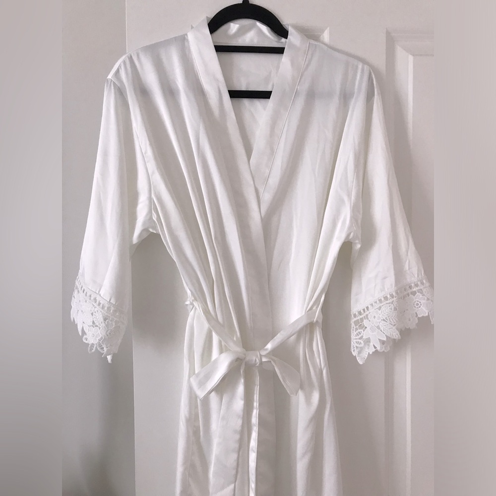 White Lace-Trim Satin Robe - Picture 6 of 15